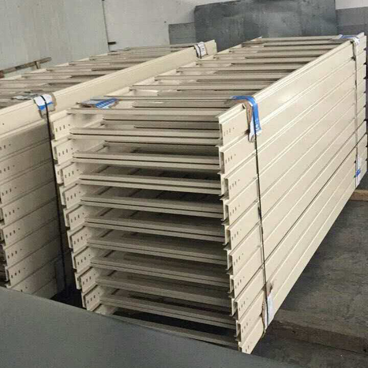 梯級式噴塑（sù）橋架
